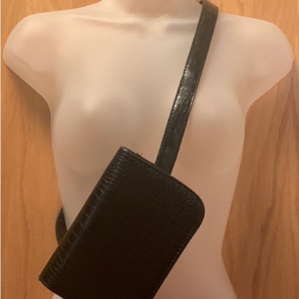 Badiya Belt Bag Embossed Vegan Fanny Pack Faux Leather NWOT EUC - Picture 7 of 14